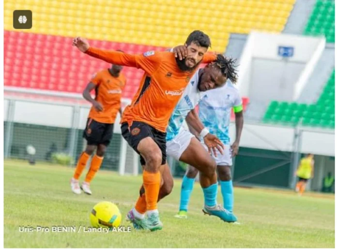 Des joueurs de la RS Berkane et de DadjÃ¨ FC